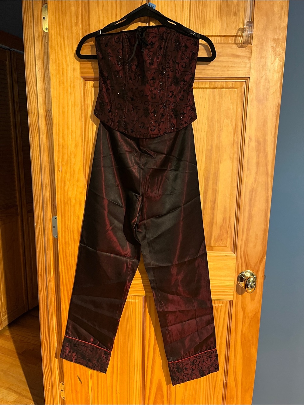 Zum Zum by Niki Livas Burgundy Strapless Embroidered 2 Piece  Set. Size 3-4